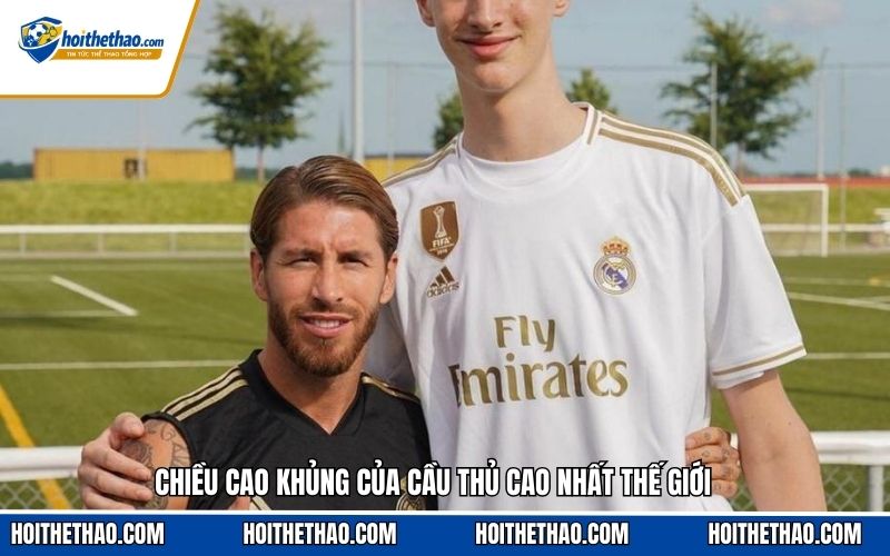 Chiều cao khủng của cầu thủ cao nhất thế giới